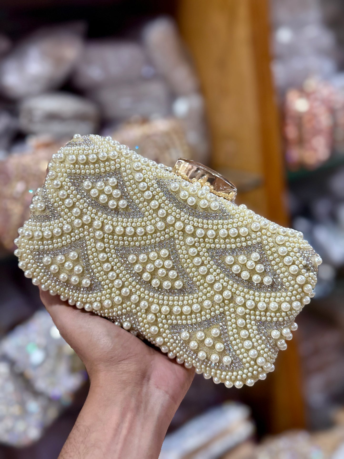 Pearl design party clutch