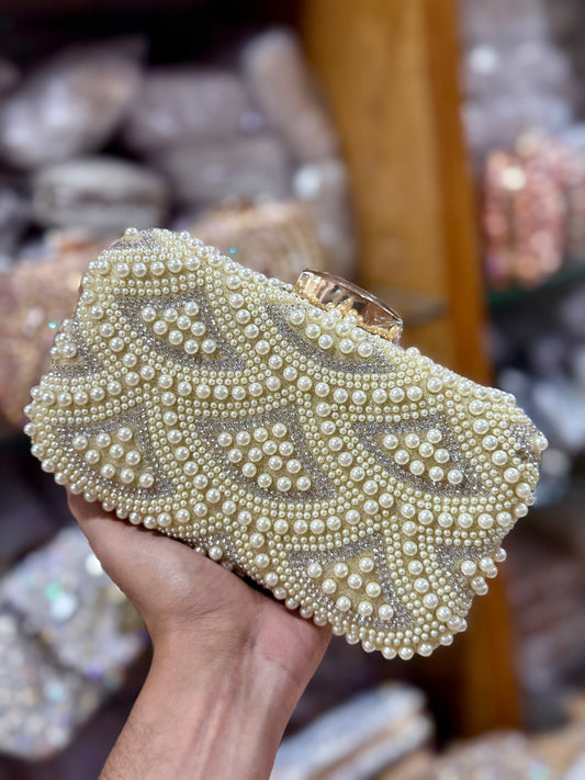 Pearl design party clutch