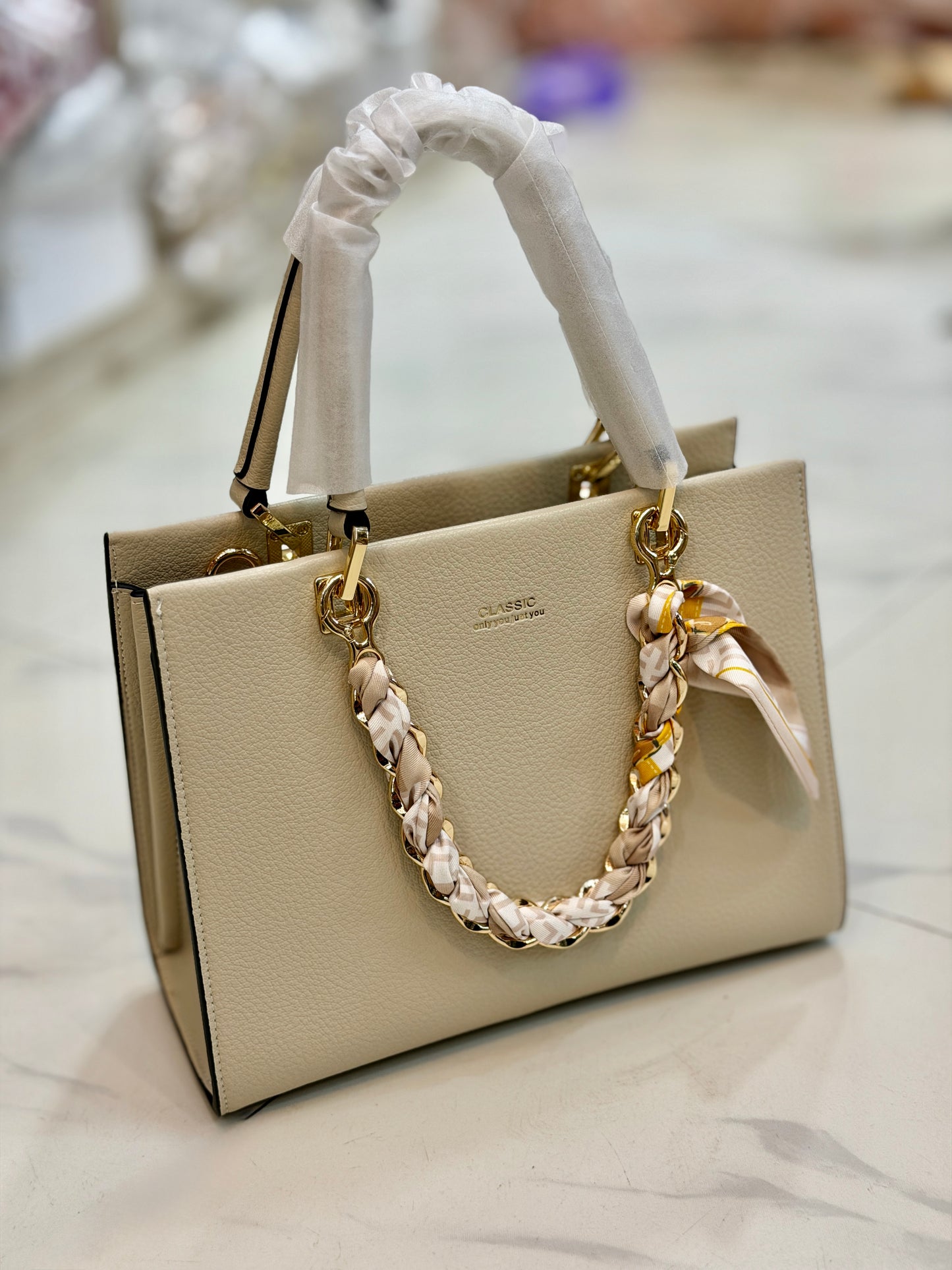 Classic brand premium fashionable and stylish handbag