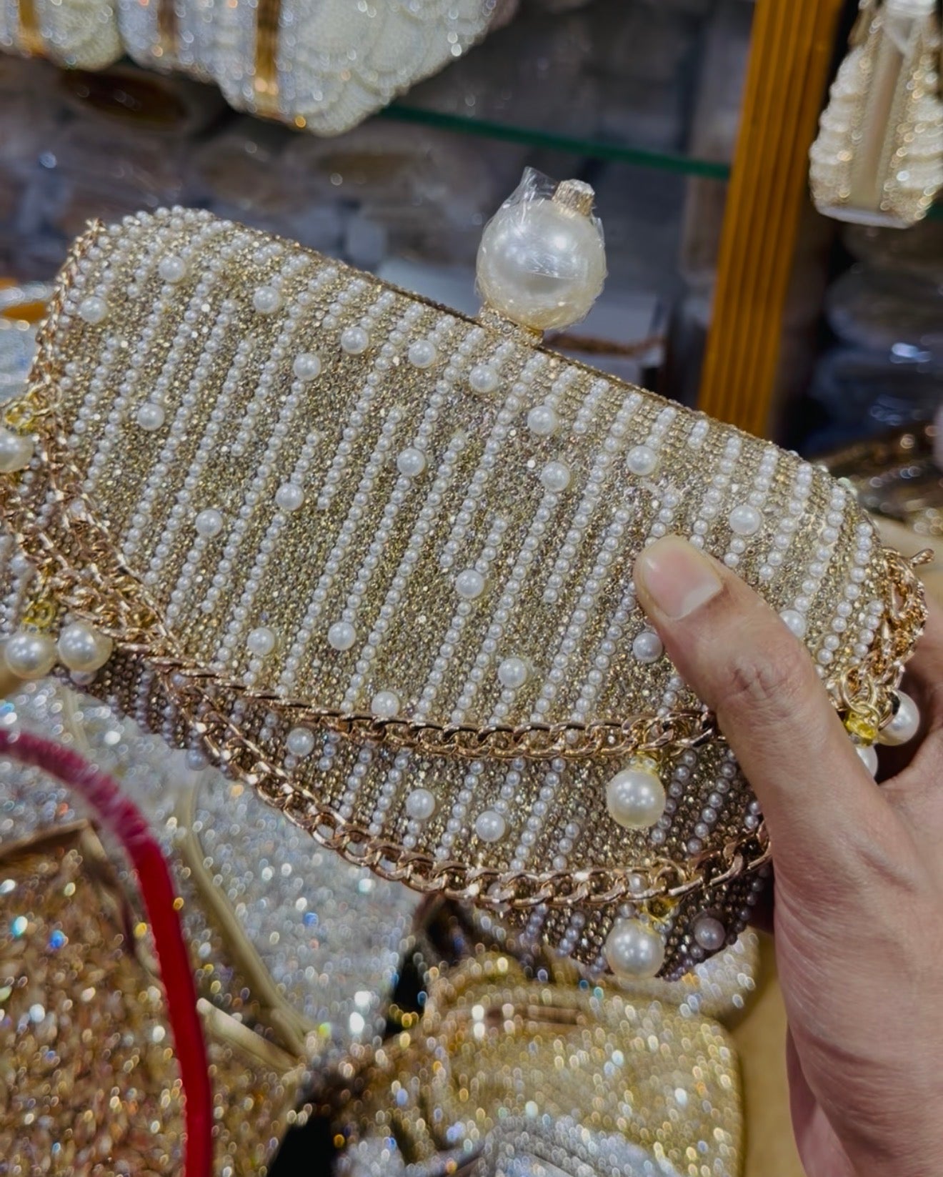 Exclusive pearl design party hand purse