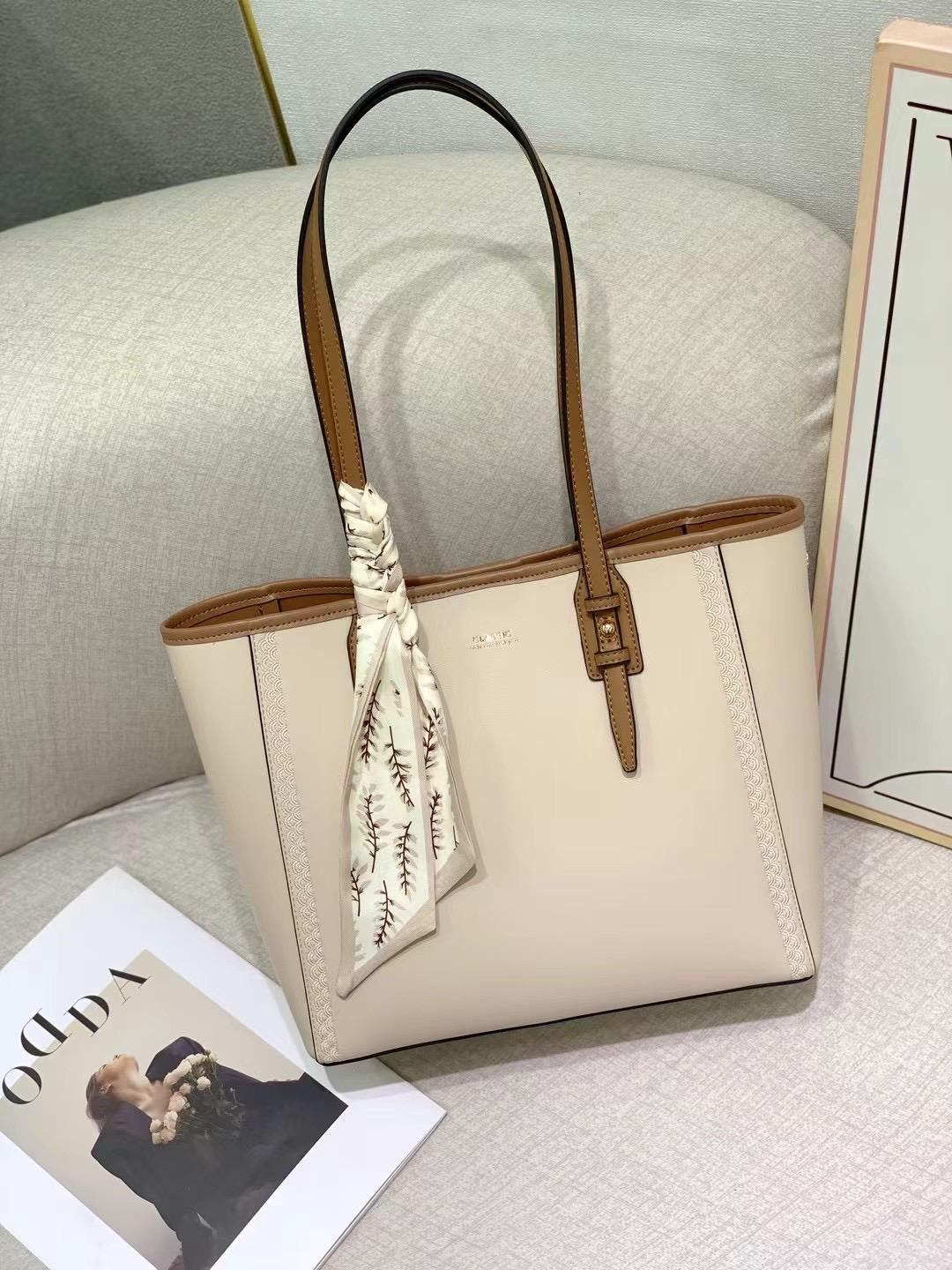CLASSIC TOTE bag for office and regular use