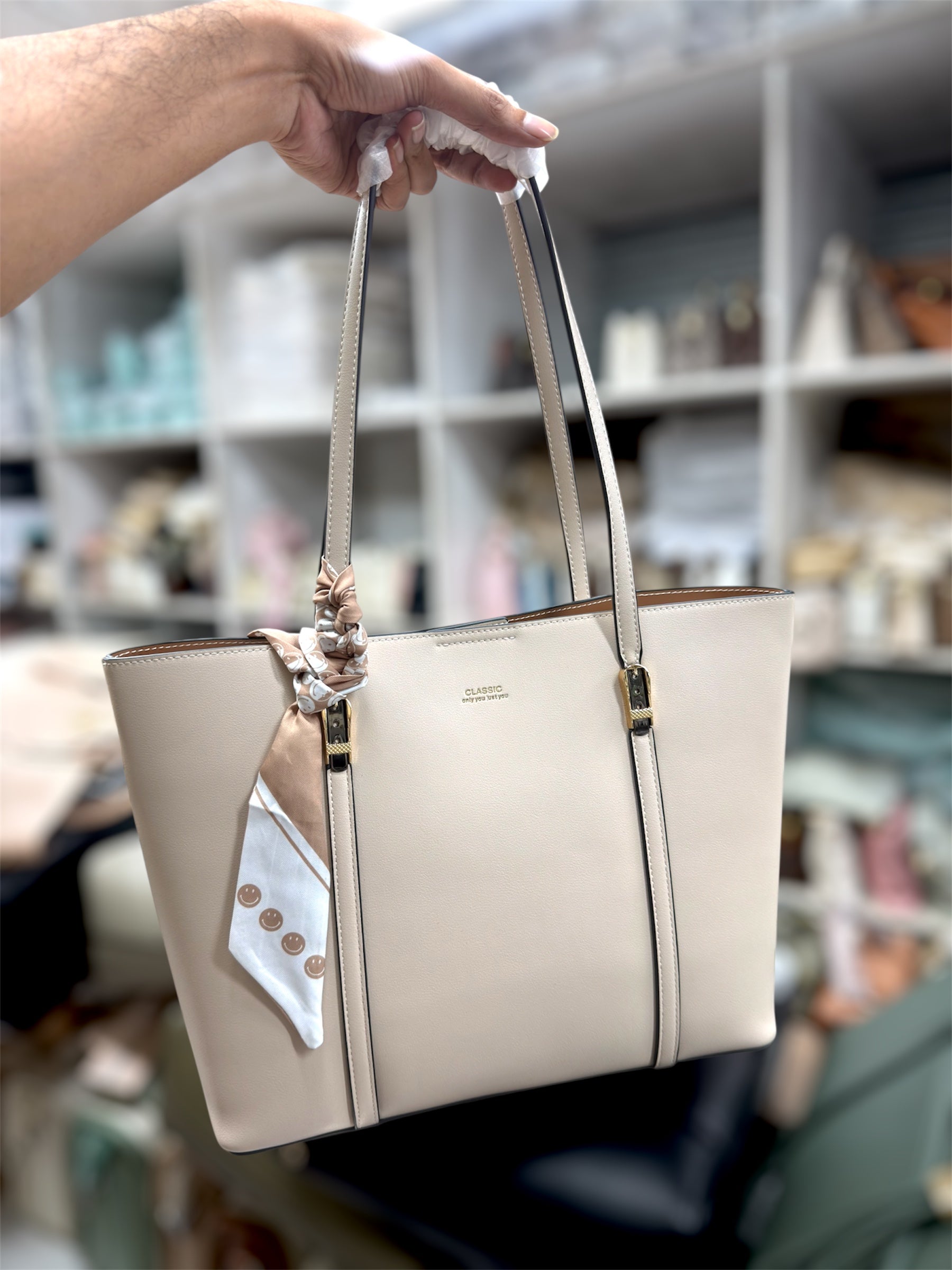 Classic tote bag for regular use