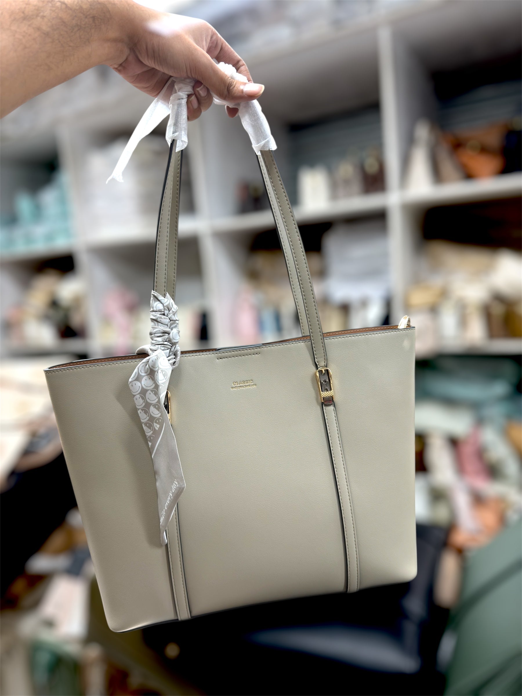 Classic tote bag for regular use