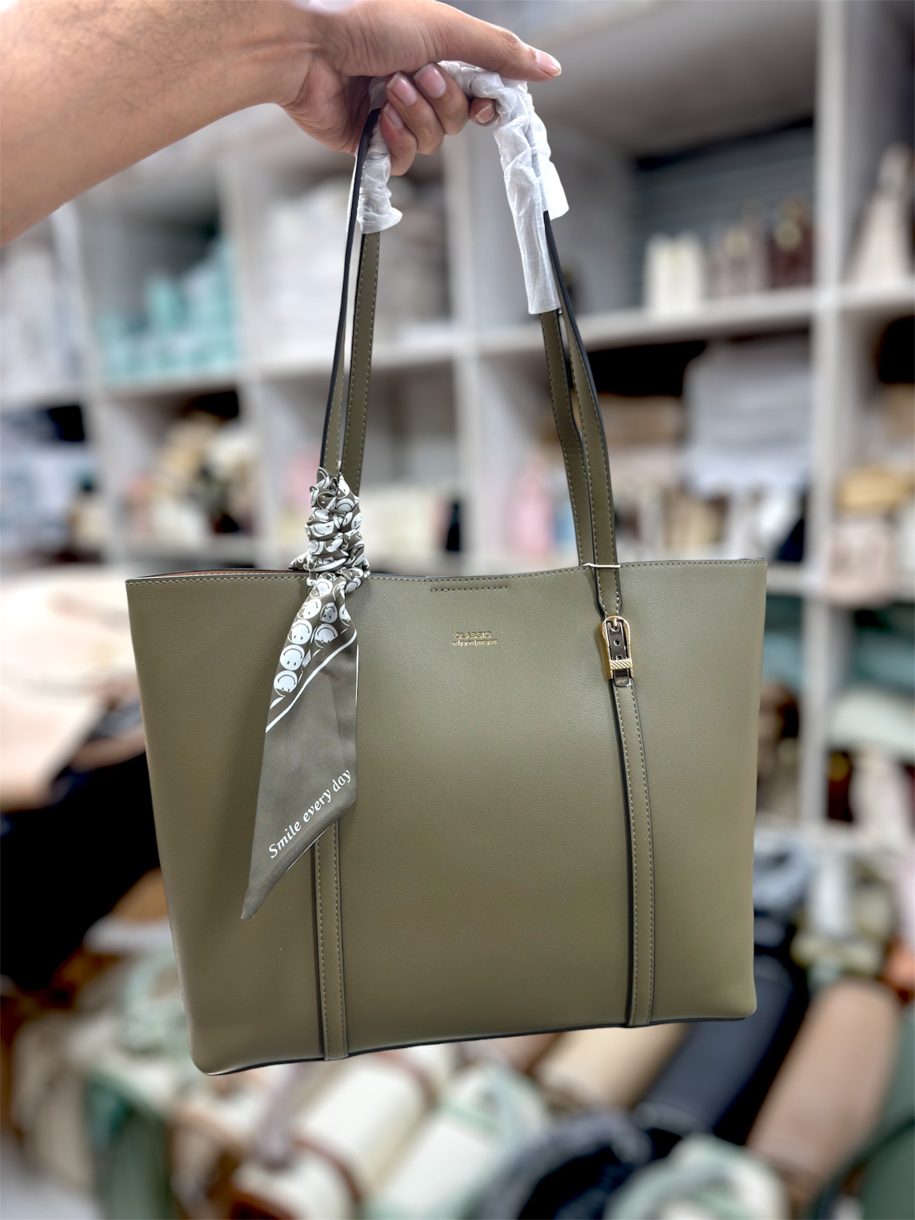 Classic tote bag for regular use