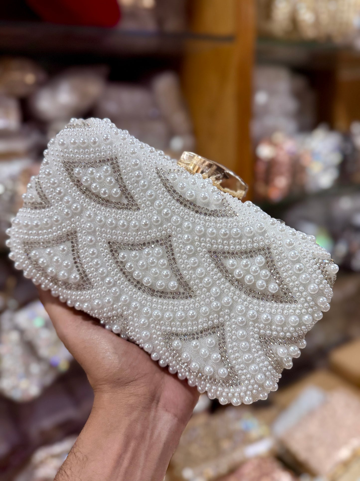 Pearl design party clutch