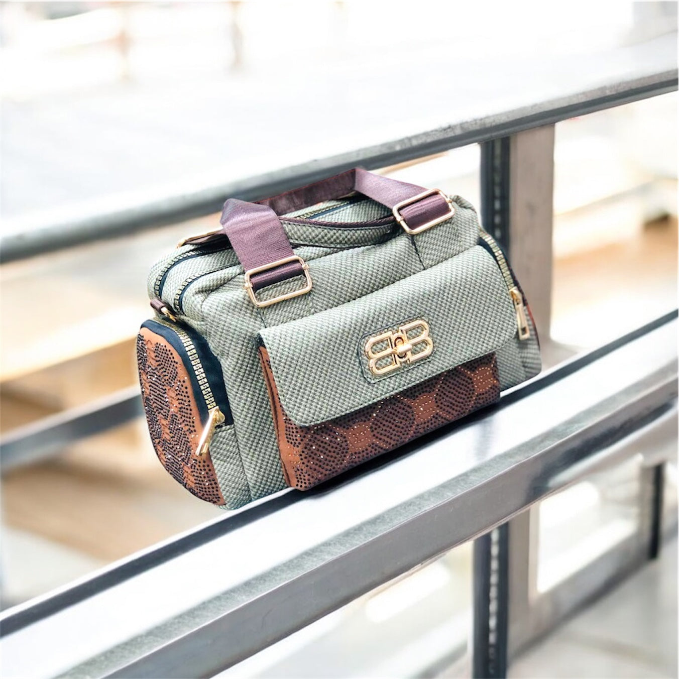 Fashionable handbag for ladies