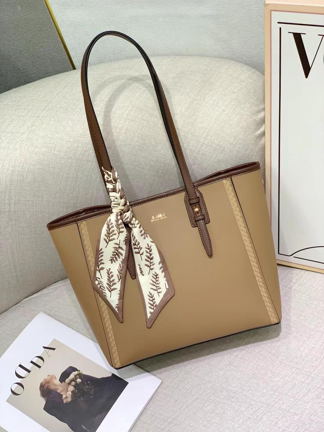 CLASSIC TOTE bag for office and regular use