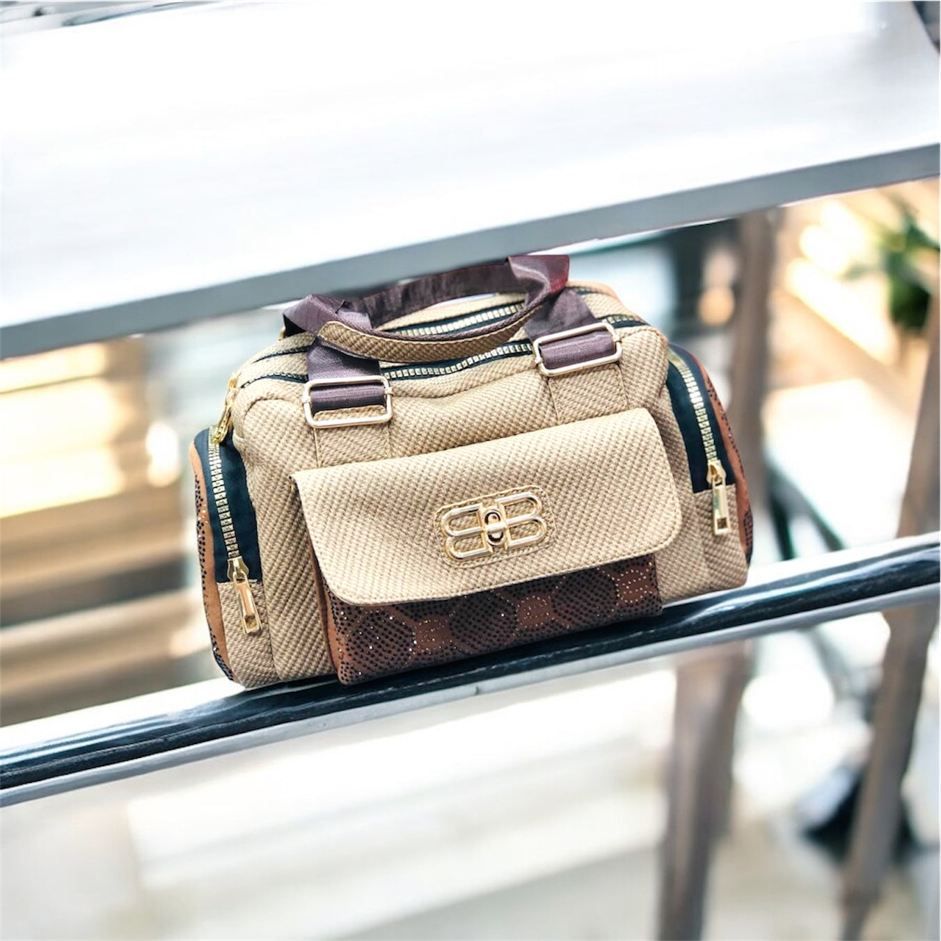 Fashionable handbag for ladies