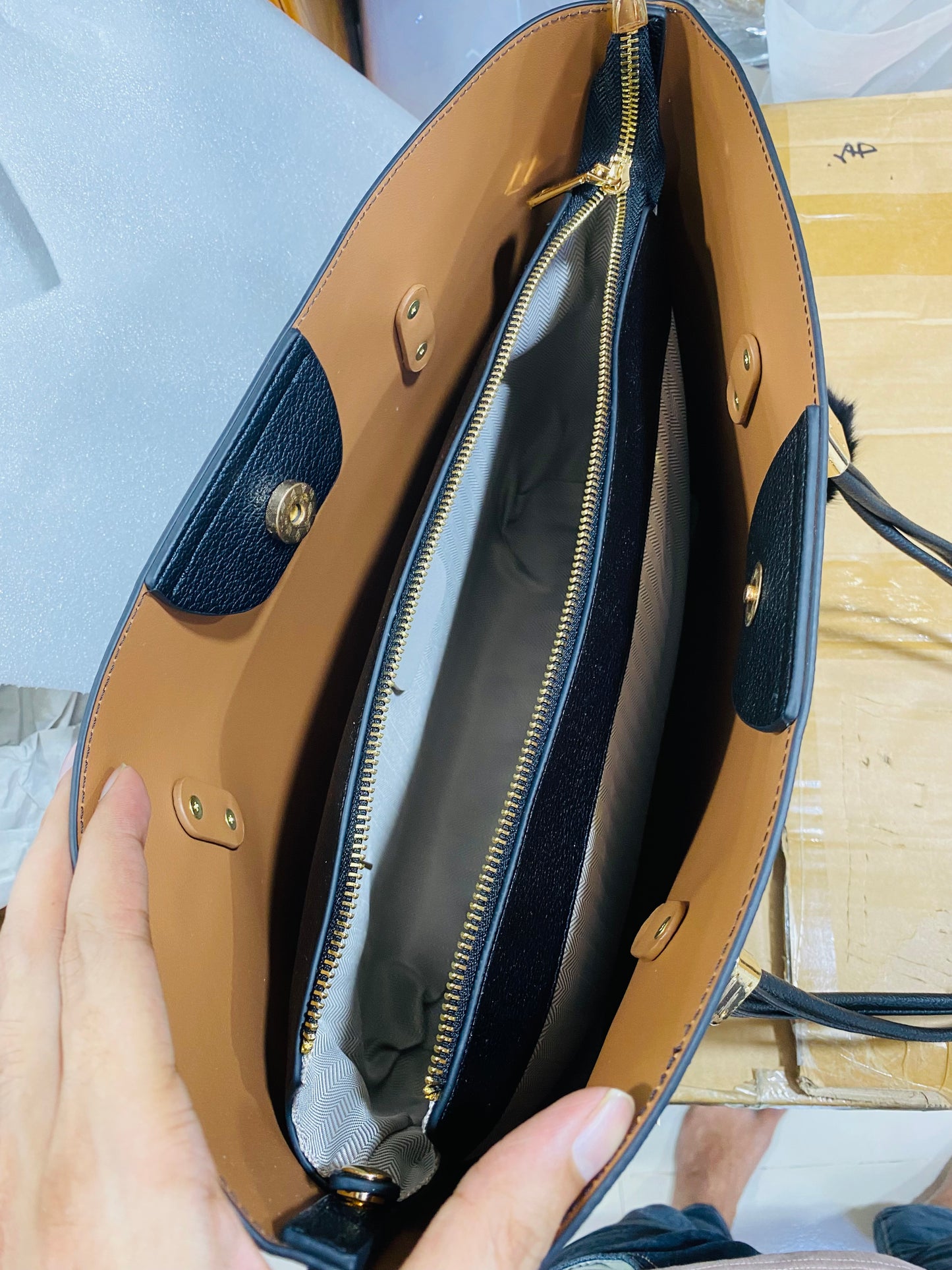CLASSIC premium TOTE for official and regular use
