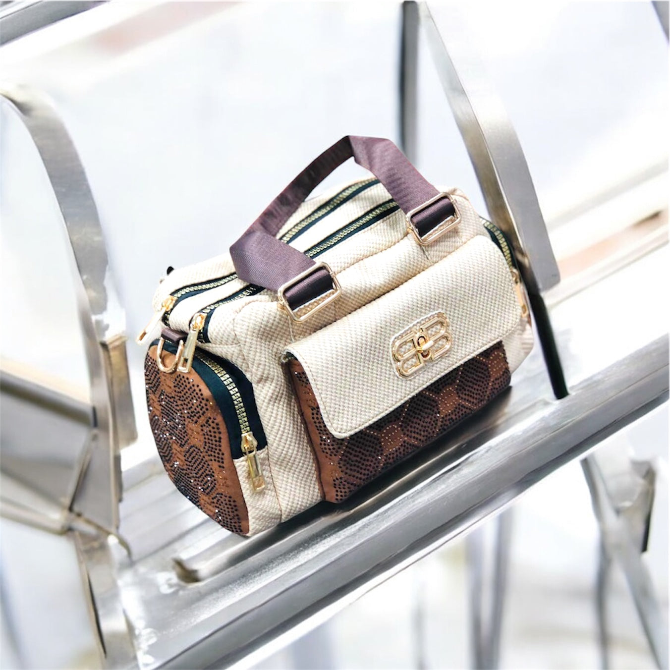 Fashionable handbag for ladies