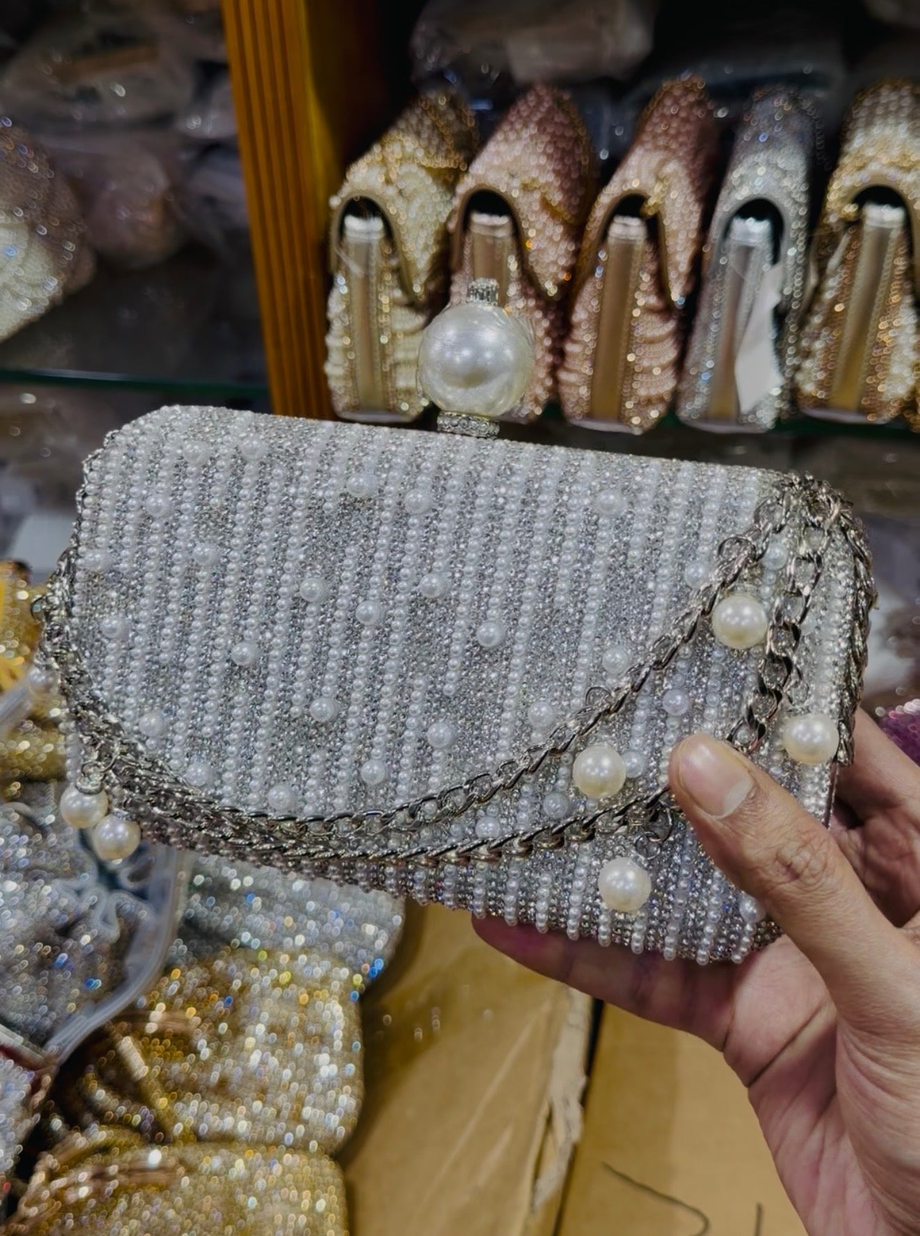 Exclusive pearl design party hand purse