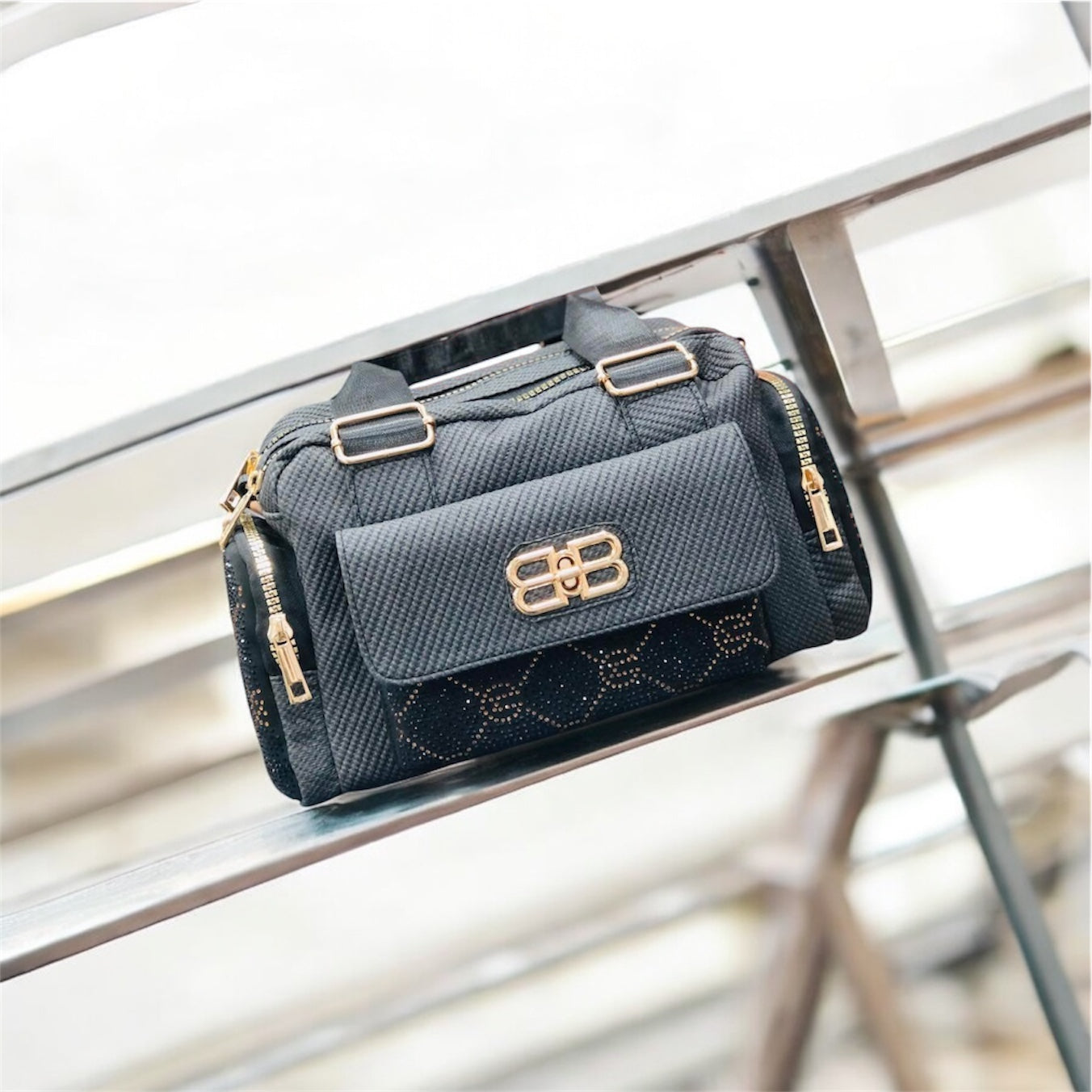 Fashionable handbag for ladies