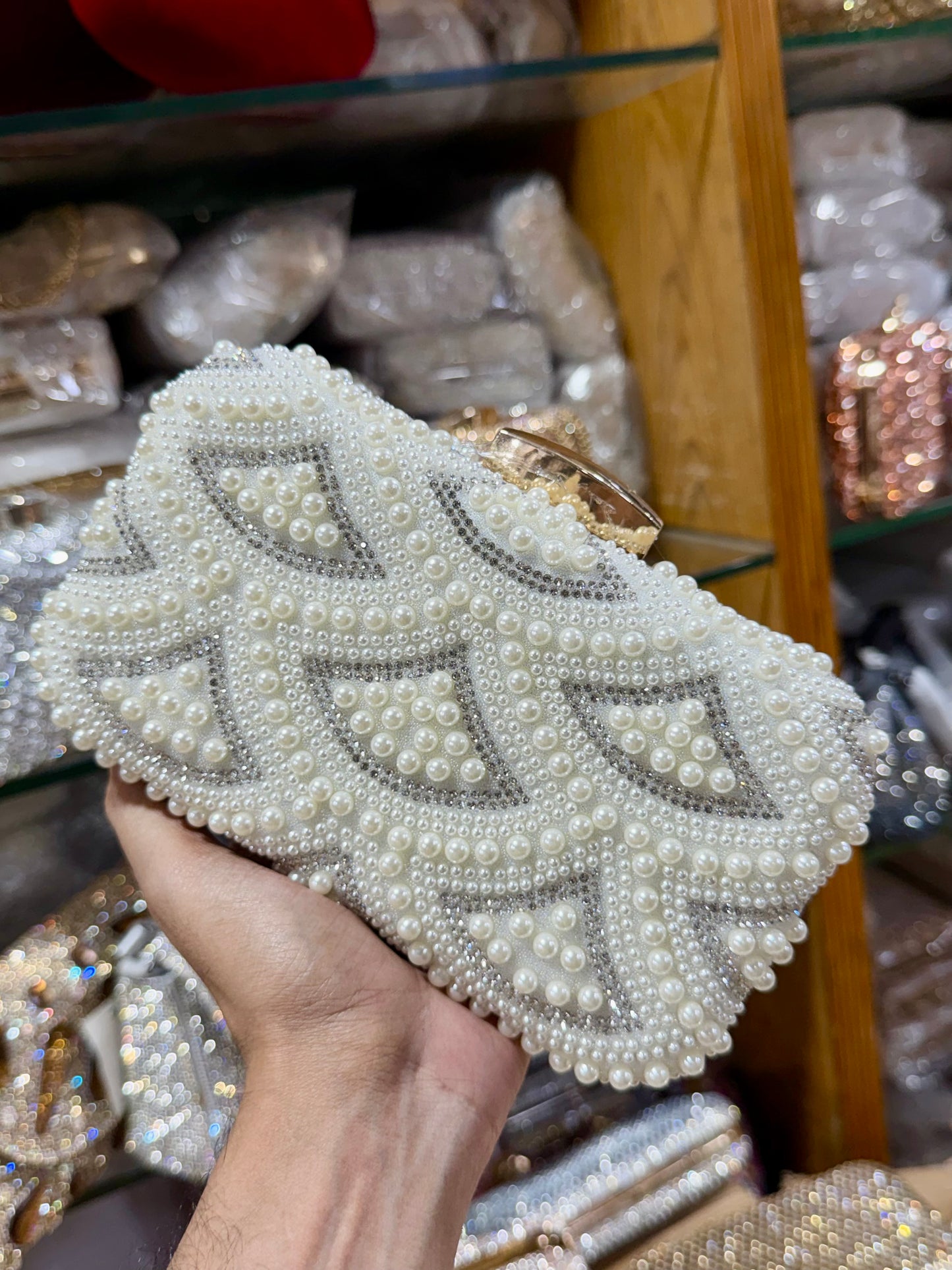 Pearl design party clutch