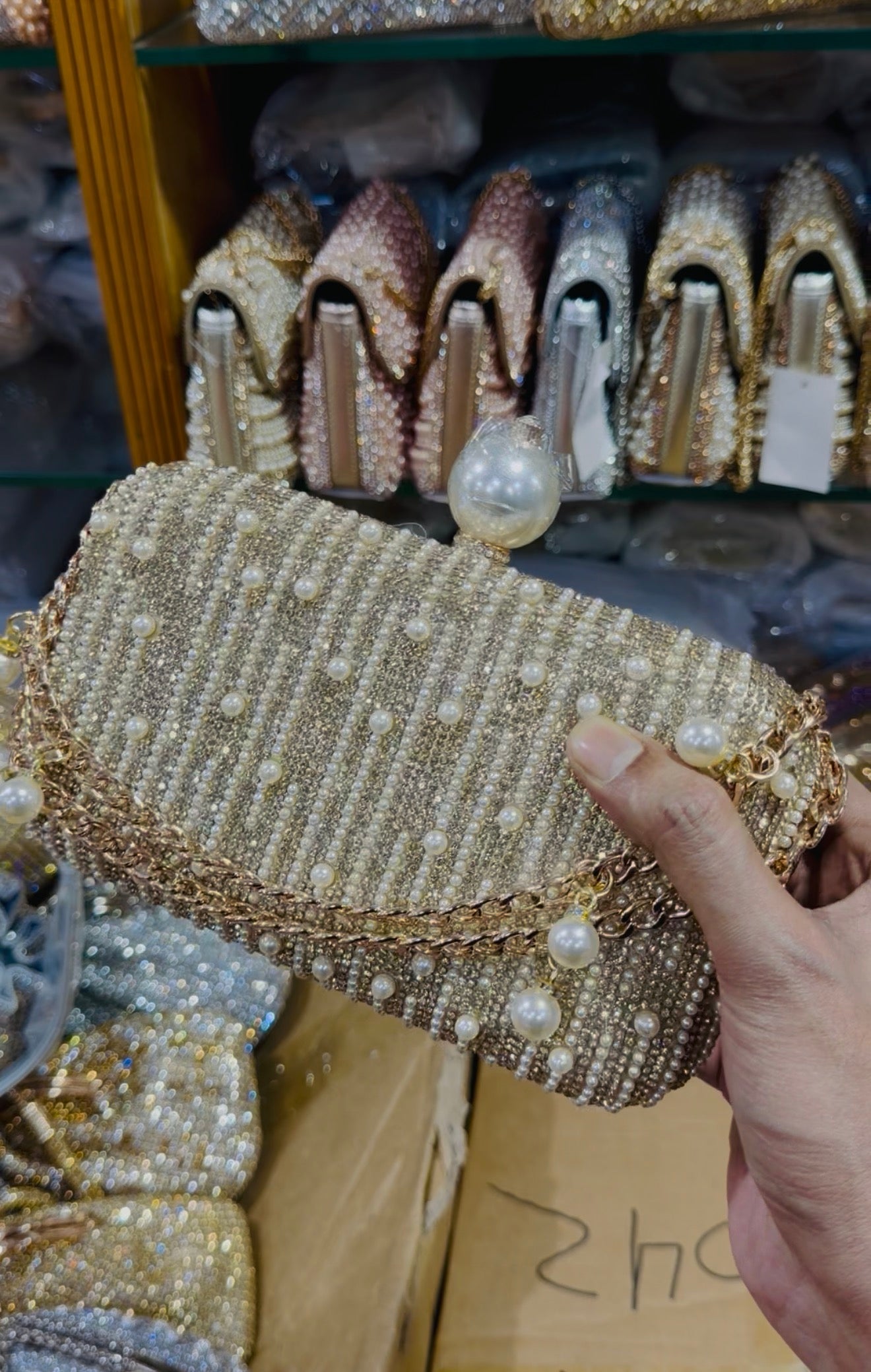 Exclusive pearl design party hand purse