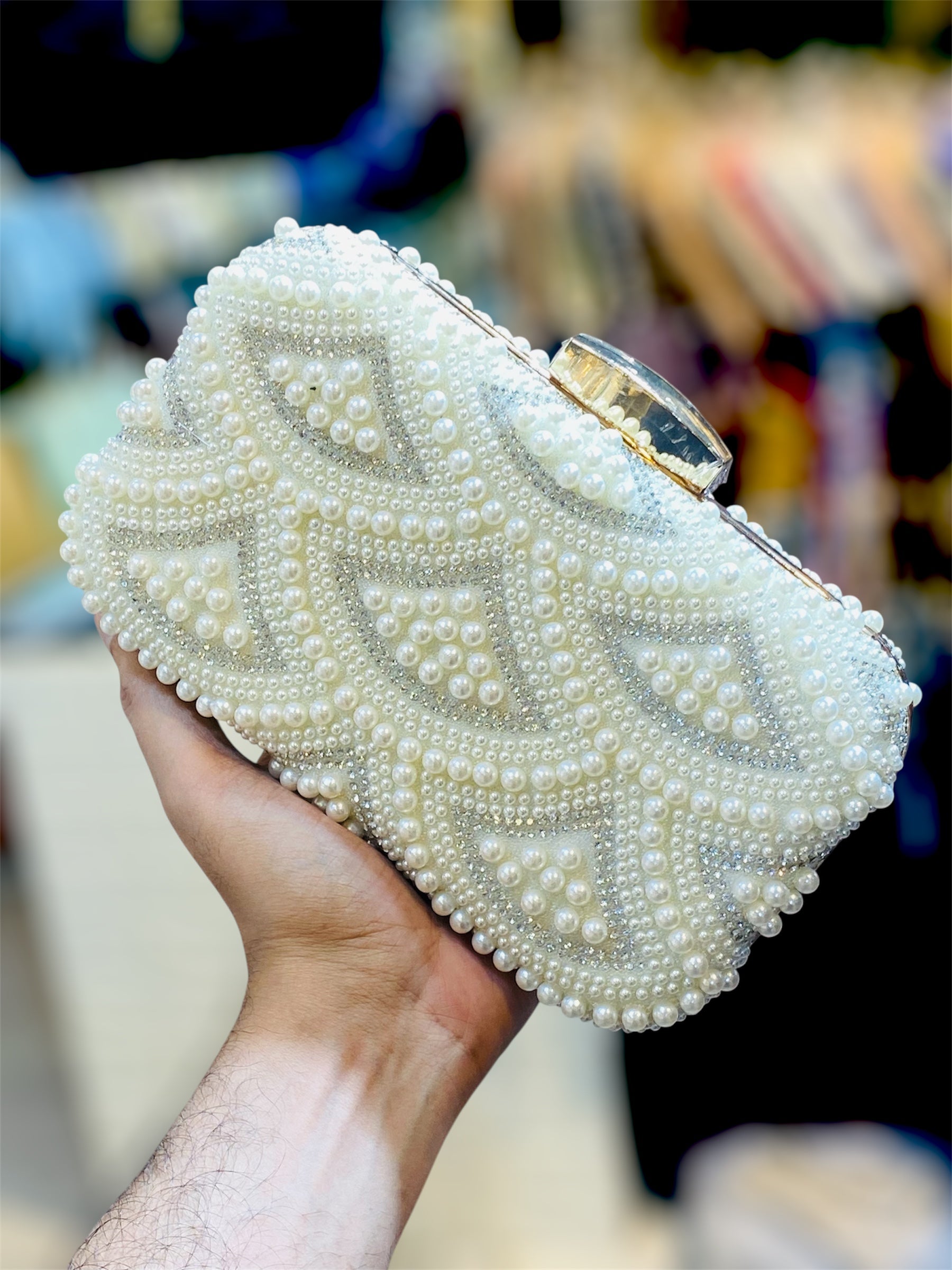 Pearl design party clutch