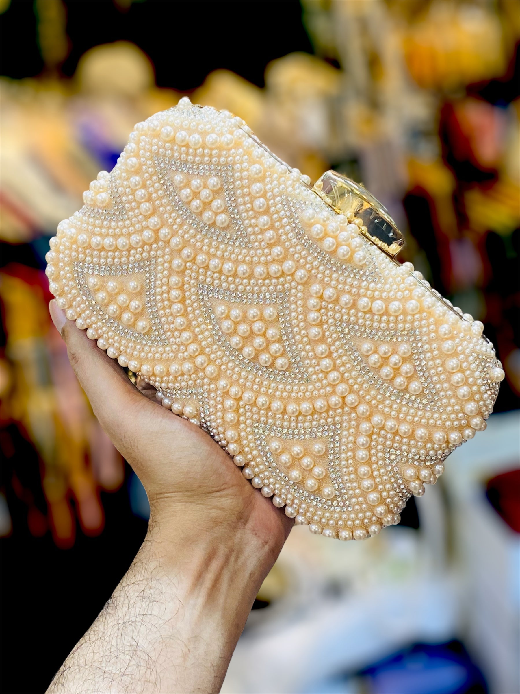 Pearl design party clutch