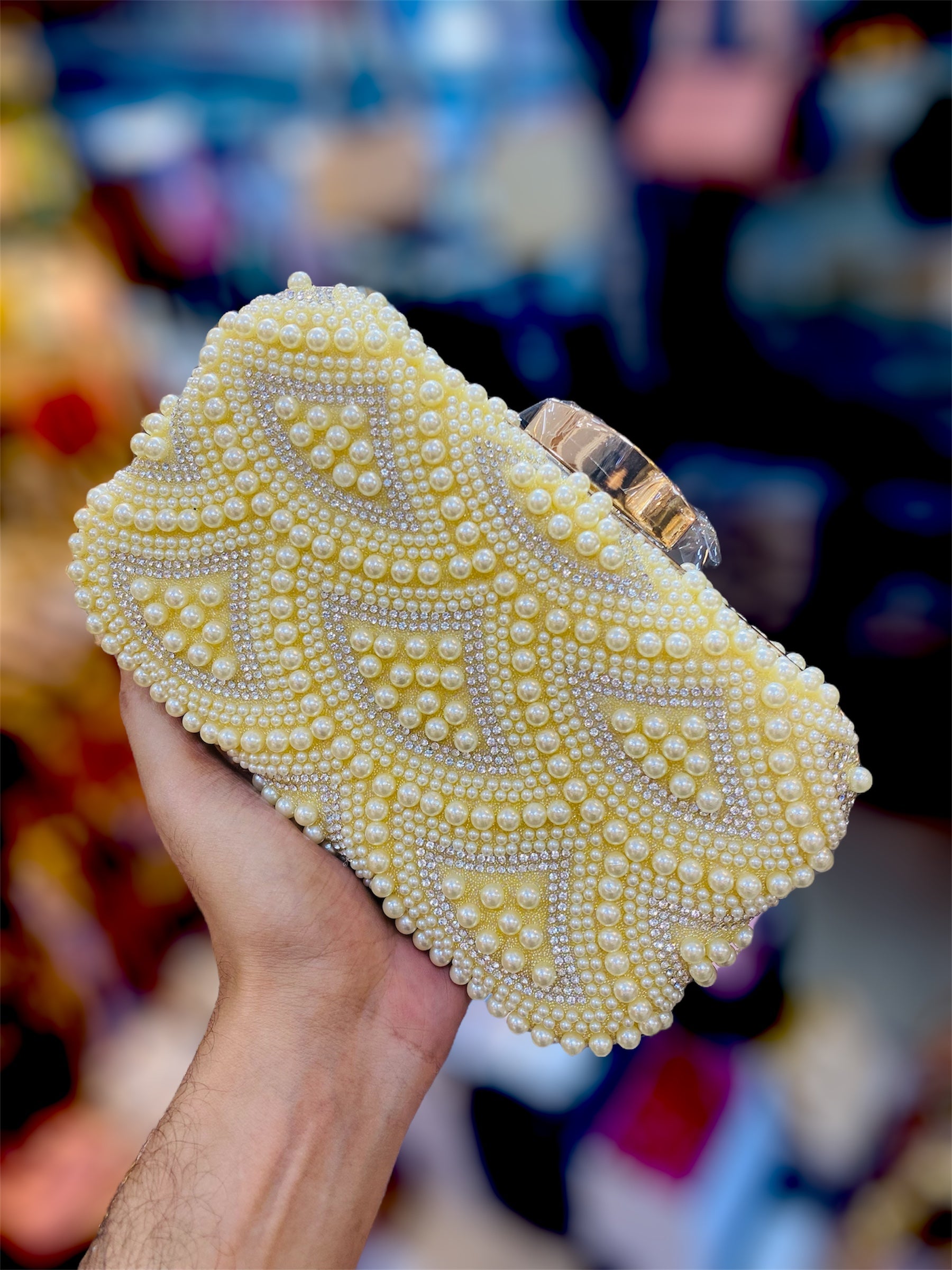 Pearl design party clutch