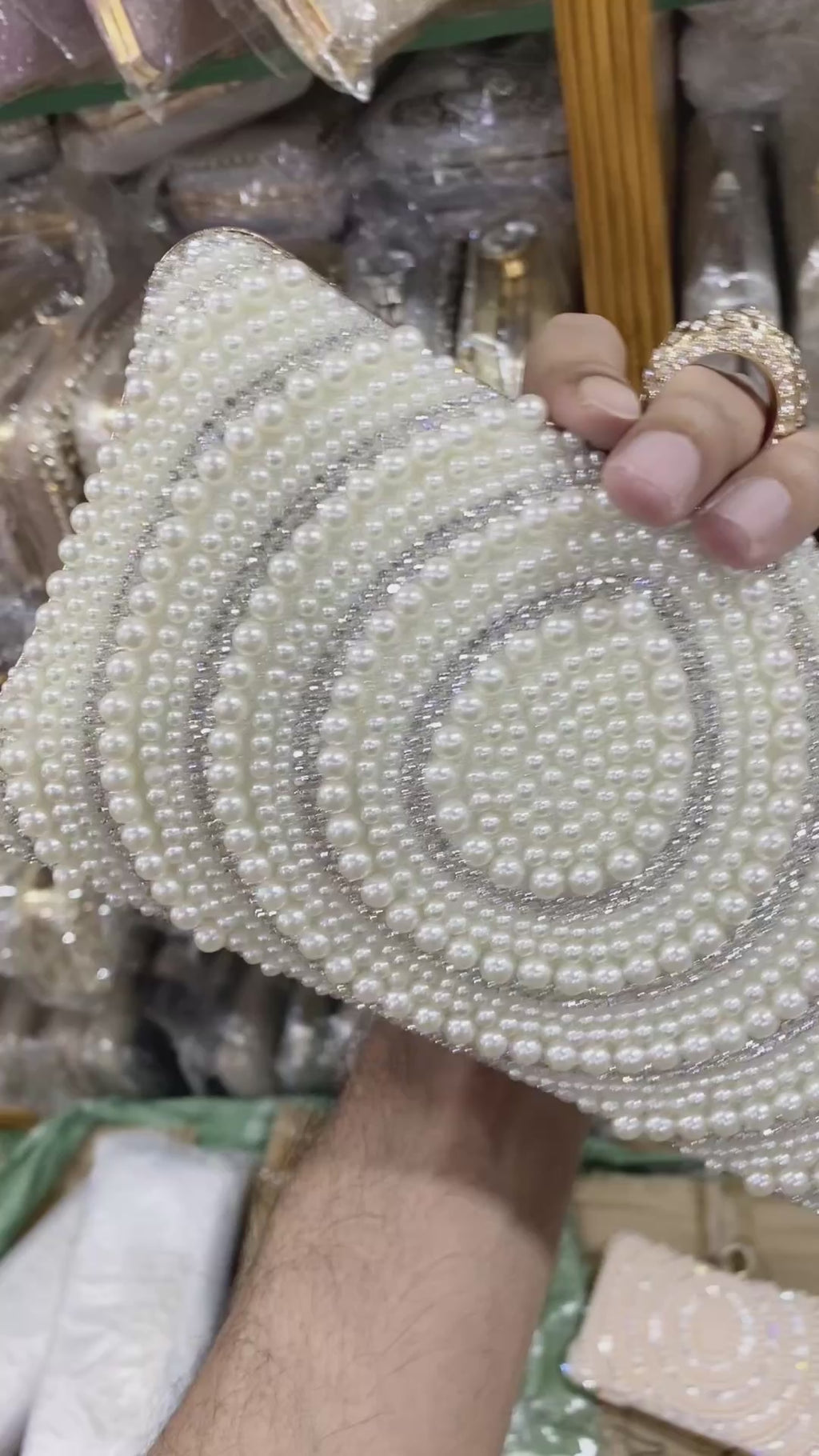 Pearl design party clutch