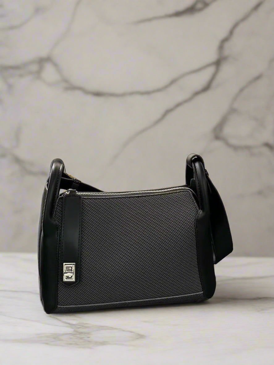 Fashionable shoulder bag